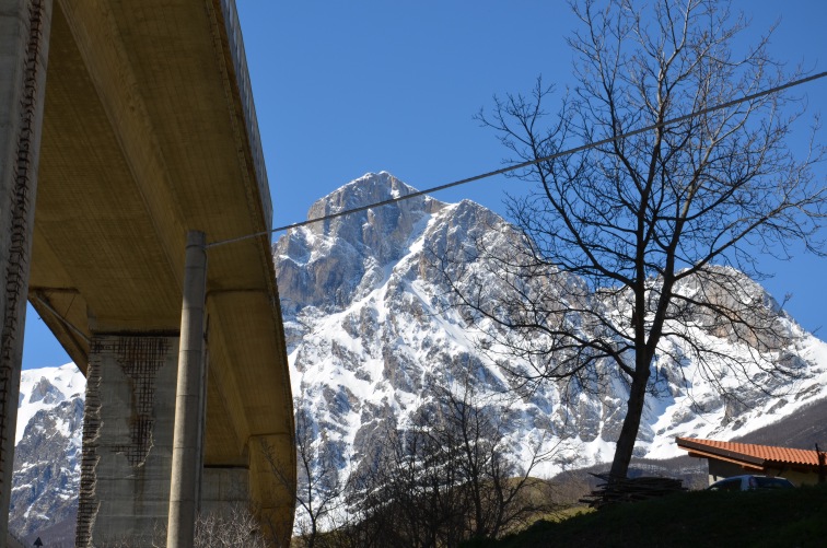 Il Gran Sasso d'Italia visto da Cerchiara di Isola del G.S. (Te)