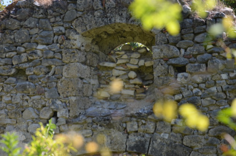 Ruderi della Chiesa di S.Valentino a Cerchiara di Isola del G.Sasso (Te)