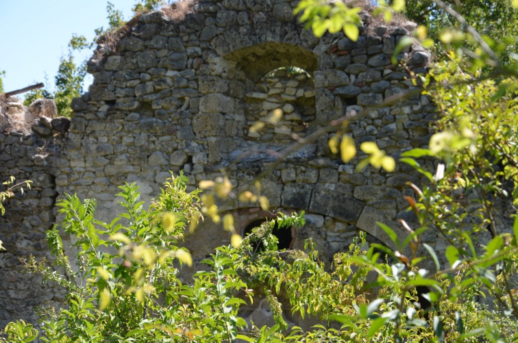 Ruderi della Chiesa di S.Valentino a Cerchiara di Isola del G.Sasso (Te)