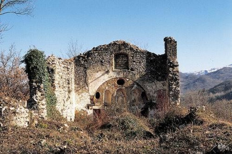 Ruderi della Chiesa di S.Valentino a Cerchiara di Isola del G.Sasso (Te) - Fonte: Rete Internet