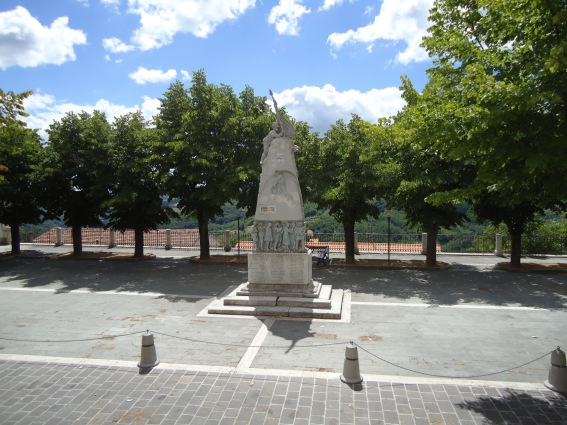 Cermignano: Monumento ai Caduti