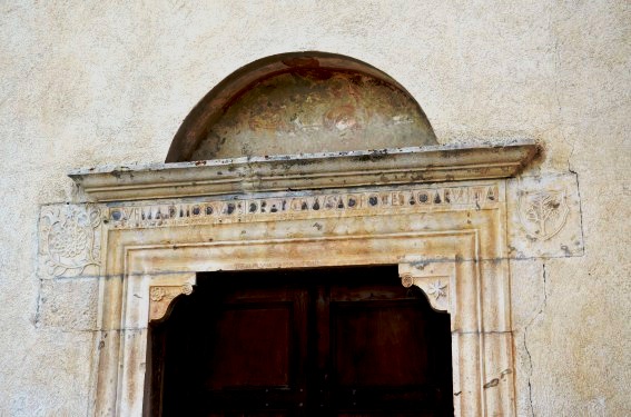 Chiesa di S.Egidio Abate a Cerqueto di Fano Adriano (Te): portale