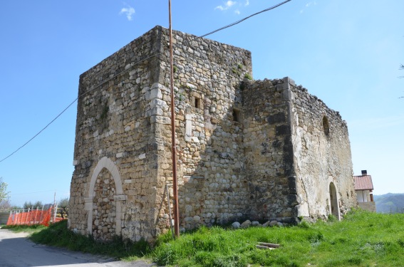 Resti del Monastero di S.Cassiano a Cesa di Francia di Isola del G.S. (Te)