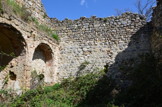 Resti del Monastero di S.Cassiano a Cesa di Francia di Isola del G.S. (Te)