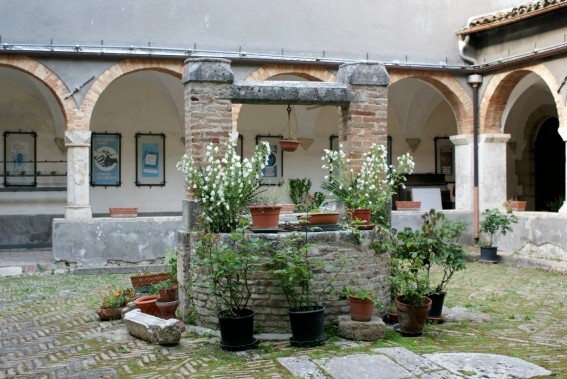 Civitella del Tronto: Santuario della Madonna dei Lumi: Chiostro