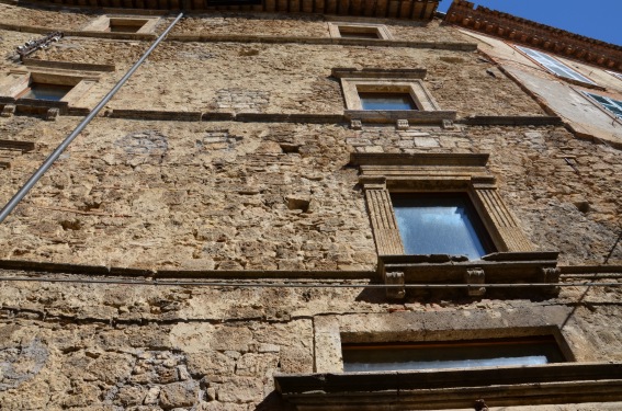 Civitella del Tronto (Te): edificio sec. XVI (ex Palazzo Ferretti)