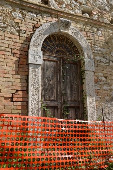 Cornacchiano di Civitella del Tronto (Te): portale