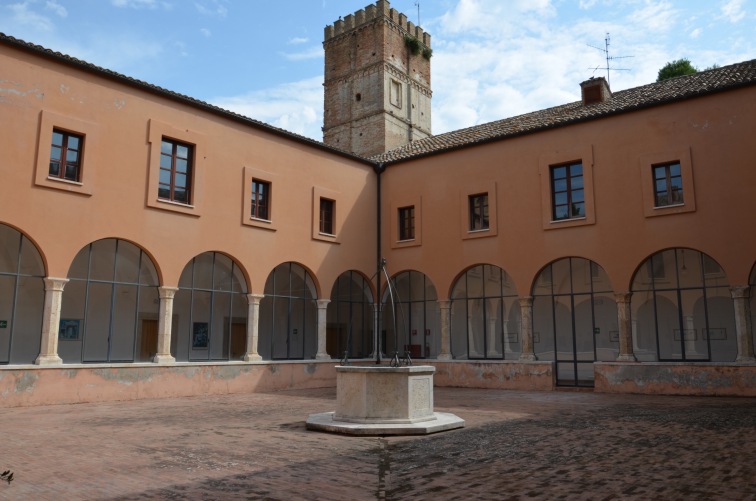 Monastero di S.Maria ad Mejulanum (Badia) a Corropoli (Te): Chiostro