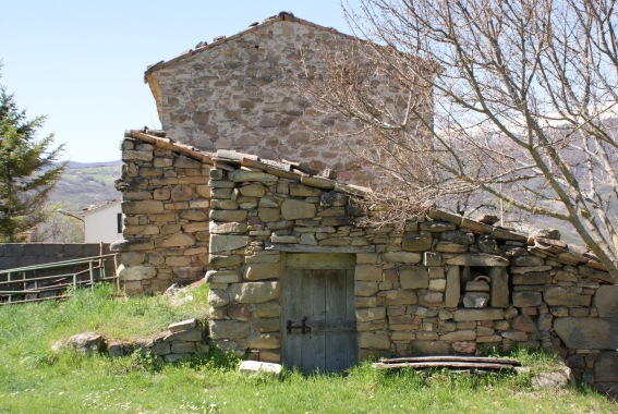 Corvacchiano: edifici in pietra