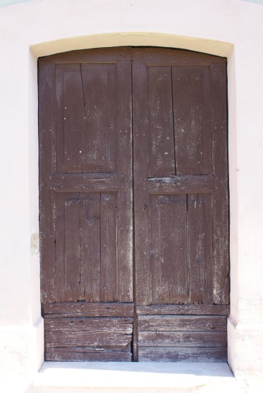 Corvacchiano: portone della chiesa di S.Andrea