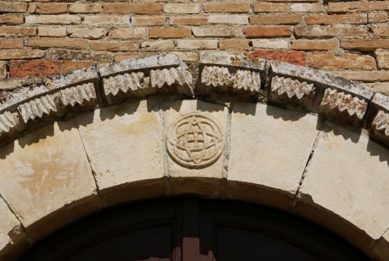 Chiesa di S.Pietro di Azzano a Costumi di Torricella Sicura (Te)