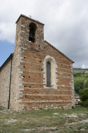 Chiesa di S.Pietro di Azzano a Costumi di Torricella Sicura (Te)