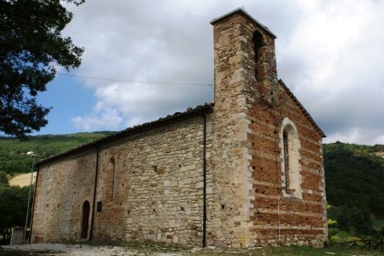 Chiesa di S.Pietro di Azzano a Costumi di Torricella Sicura (Te)