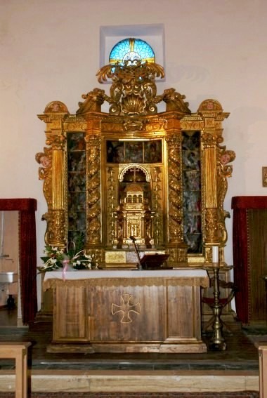 Chiesa di S. Lucia a Cusciano di Montorio al V. (Te): Altare maggiore