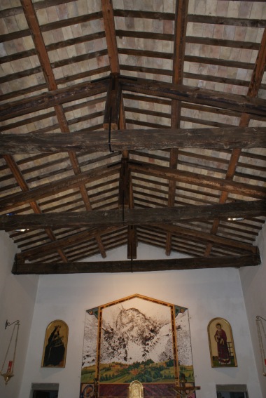 Chiesa di S.Lorenzo ad Elce: copertura sorretta dalle travi originarie