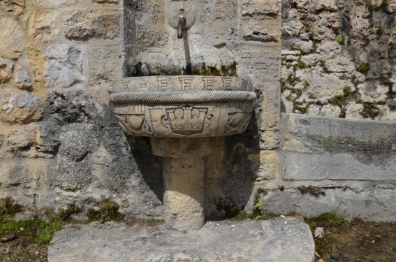 Fonte della Cannalecchia a Fano Adriano (Te) conservata nella Chiesa dei SS.Pietro e Paolo