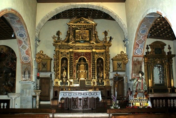 Chiesa dei SS.Pietro e Paolo a Fano Adriano (Te): altare maggiore