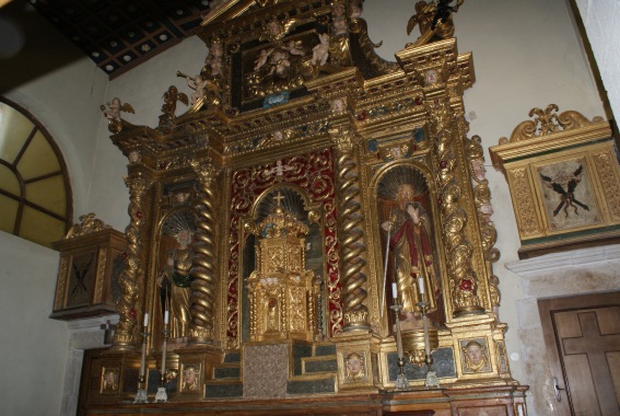 Chiesa dei SS.Pietro e Paolo a Fano Adriano (Te): altare maggiore