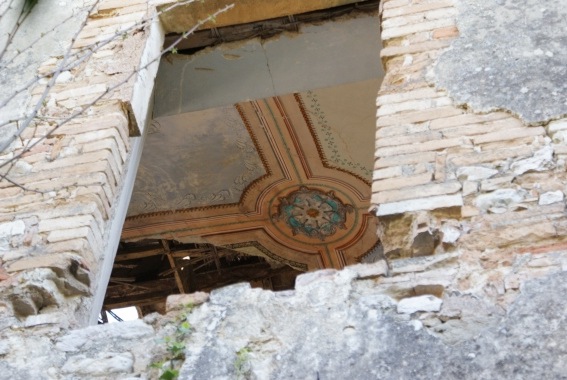 Faraone Antico di S.Egidio alla Vibrata (Te): affreschi all'interno di Palazzo Farina