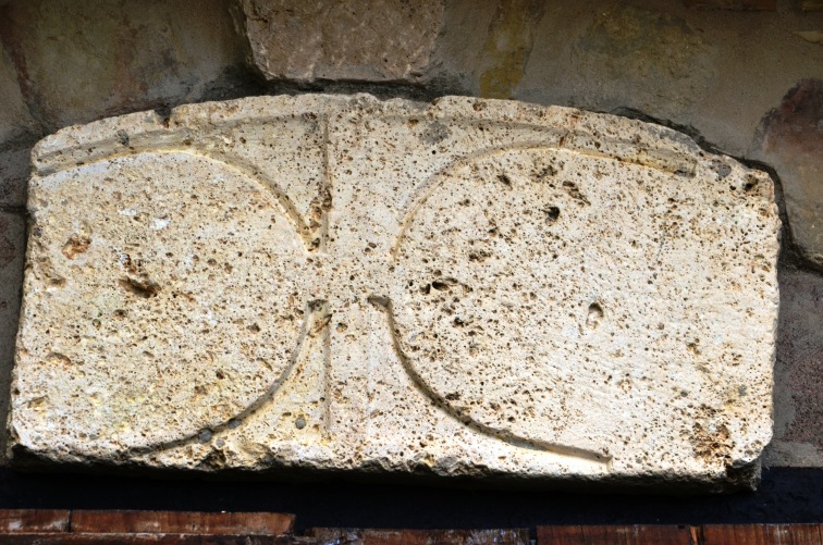 Cappella Della Monica a Feudo Alto di Castellalto (Te): particolare sopra al portale