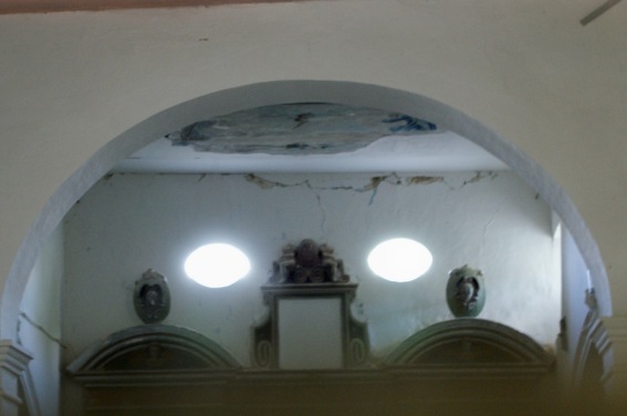 Chiesa di S. Andrea Apostolo a Flamignano di Tossicia (Te): i danni all'interno