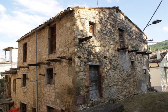 Chiesa di S. Emidio a Flamignano di Tossicia (Te): tracce di gafio, costruito con tecniche longobarde