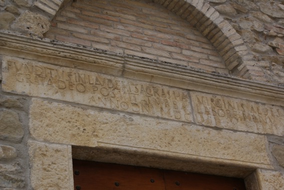 Chiesa della Madonna delle Grazie a Frondarola di Teramo: iscrizione sull'architrave