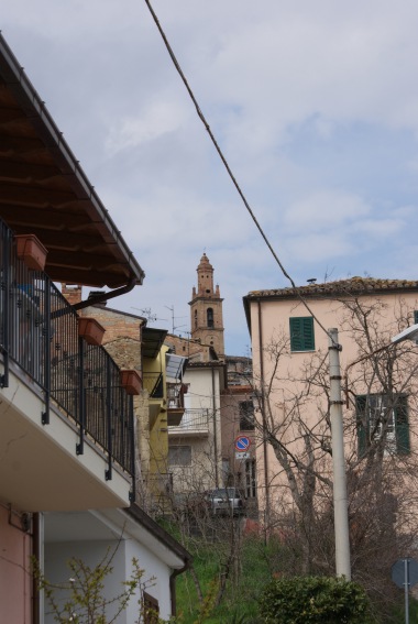 Chiesa del SS. Salvatore a Frondarola di Teramo: torre campanaria