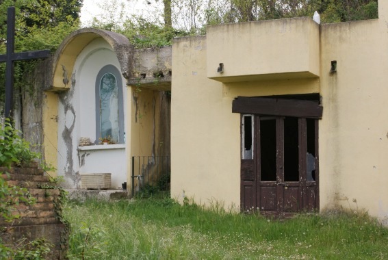 Chiesa di S.Maria ad Melatinum a Garrano Basso di Teramo: degrado di alcune strutture