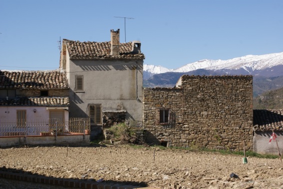 Ginepri di Torricella Sicura: casa in pietra