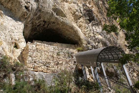 Eremo di San Michele Arcangelo nella Grotta di Sant'Angelo a Ripe di Civitella (Te)