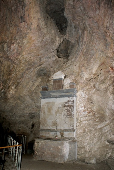 Eremo di San Michele Arcangelo nella Grotta di Sant'Angelo a Ripe di Civitella (Te)