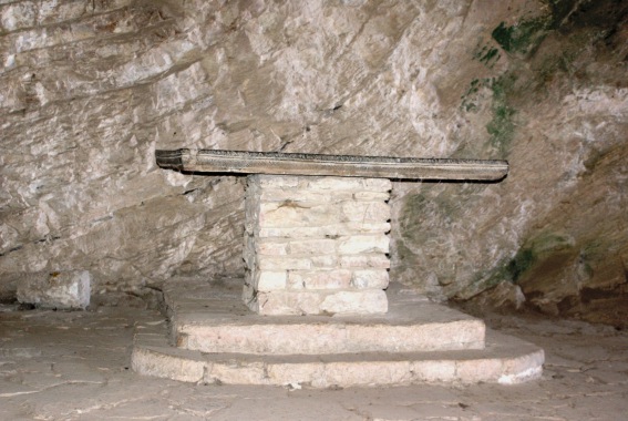 Eremo di San Michele Arcangelo nella Grotta di Sant'Angelo a Ripe di Civitella (Te)