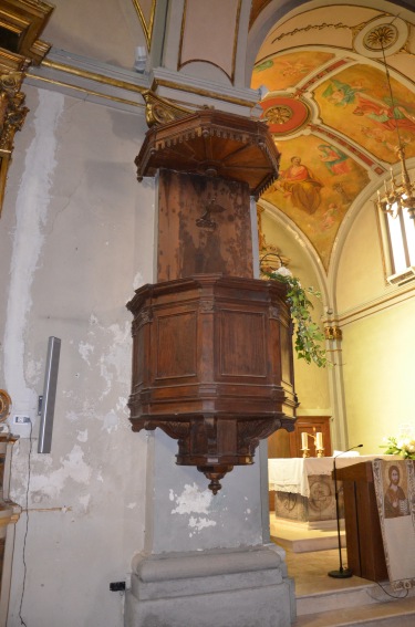 Chiesa di S.Massimo a Isola del Gran Sasso (Te): pulpito ligneo