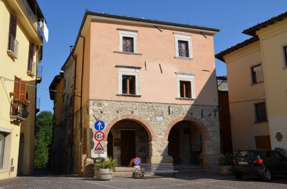 Isola del Gran Sasso (Te): palazzo restaurato