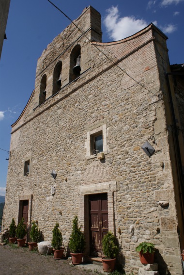 Chiesa del SS.mo Salvatore a Leognano priva di una parte del campanile a vela