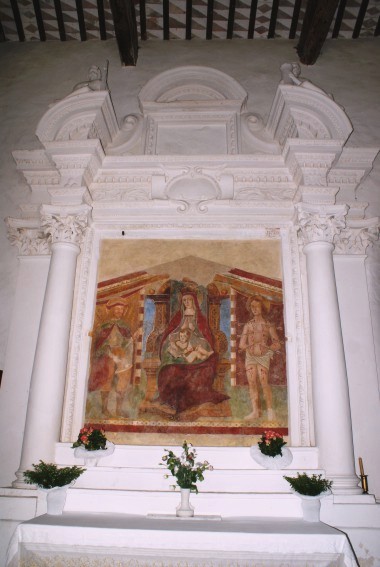 Chiesa della Madonna di Ponte a Porto a Frondarola (Te): altare laterale