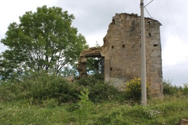 Martese: resti delle mura della chiesa parrocchiale di S. Lucia