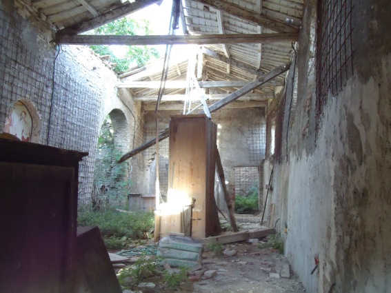 Chiesa di S.Maria a Montegualtieri di Cermignano (Te): tetto fatiscente