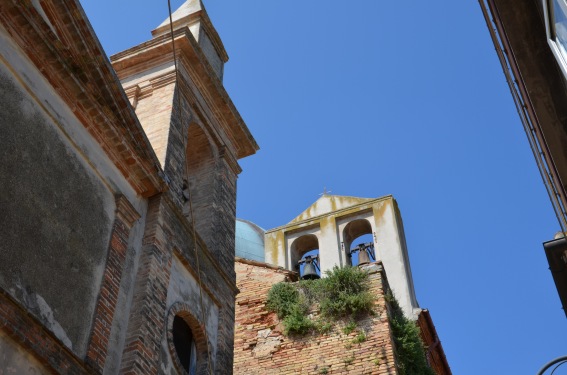 Campanili della Chiesa dell'Annunziata e della Chiesa di S.Maria a Montepagano (Te)