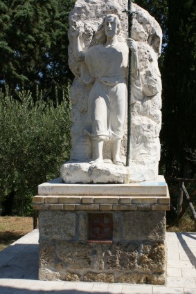 Abbazia di Montesanto a Civitella del Tronto: la statua di Celestino V