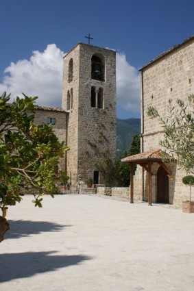 Abbazia di Montesanto a Civitella del Tronto: la torre campanaria