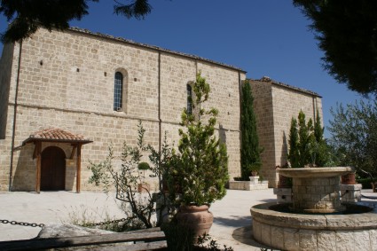 Abbazia di Montesanto a Civitella del Tronto: il cortile