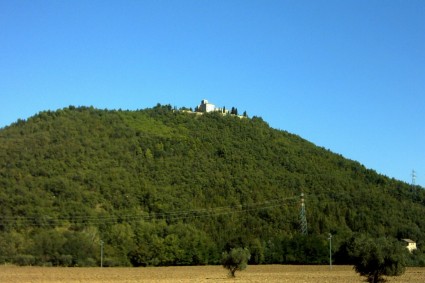 L'Abbazia di Montesanto a Civitella del Tronto dall'alto del suo colle