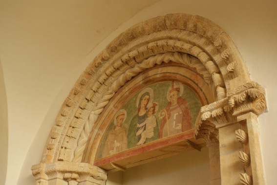 Chiesa di S.Antonio Abate nell'ex Convento di Morro D'Oro (Te): affresco del XIV secolo