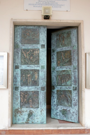 Chiesa della Madonna degli Angeli a Mosciano S.Angelo: portale