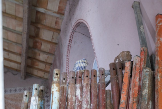 Chiesa di S.Flippo Neri a Nereto (Te): interno adibito a magazzino