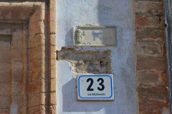 Chiesa di S.Rocco a Nereto (Te): numero civico del Ventennio