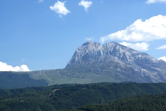 Piano Vomano di Crognaleto: vista del massiccio del Gran Sasso