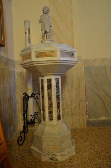 Chiesa di S.Lucia a Poggio Morello di S.Omero (Te): acquasantiera